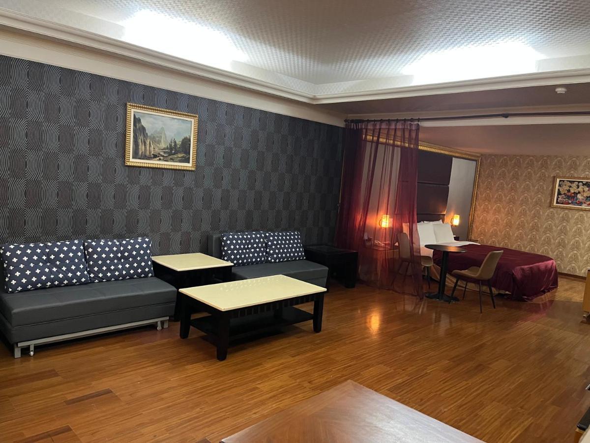 Hua Xiang Motel - Fengshan Kaohsiung Exterior foto