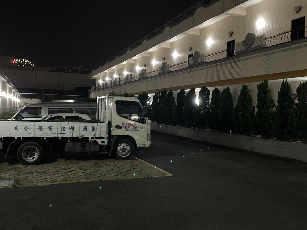 Hua Xiang Motel - Fengshan Kaohsiung Exterior foto